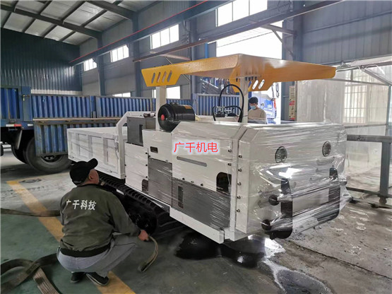 履带运输车